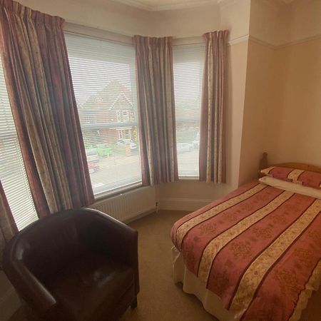 Landguard Lodge Guest House Shipley  Exterior foto