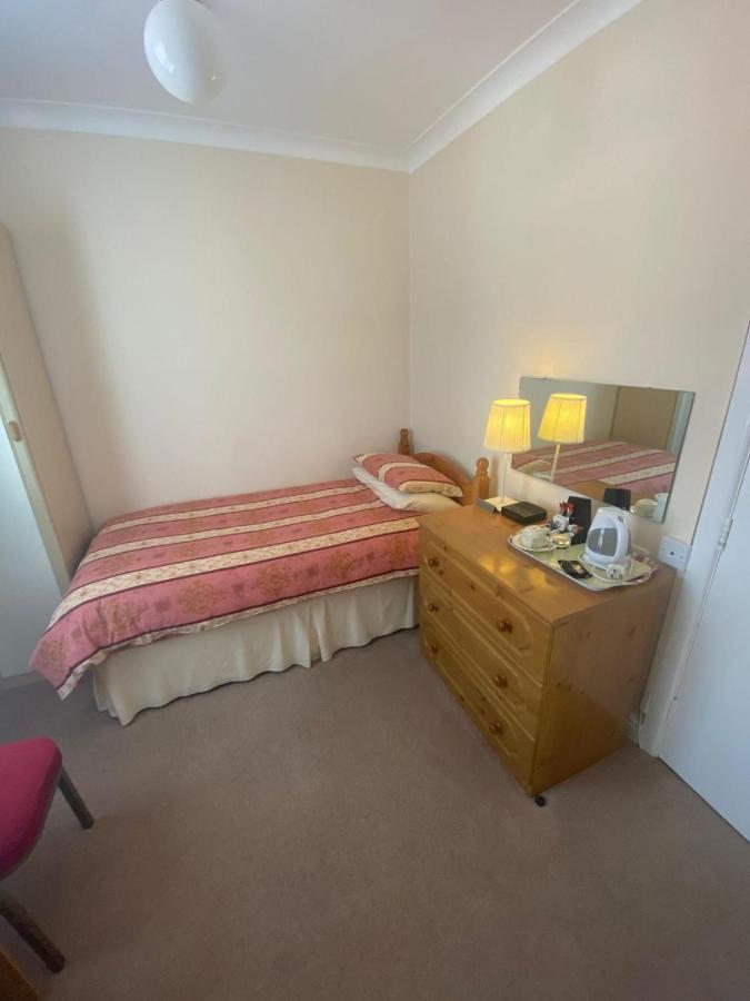 Landguard Lodge Guest House Shipley  Habitación foto