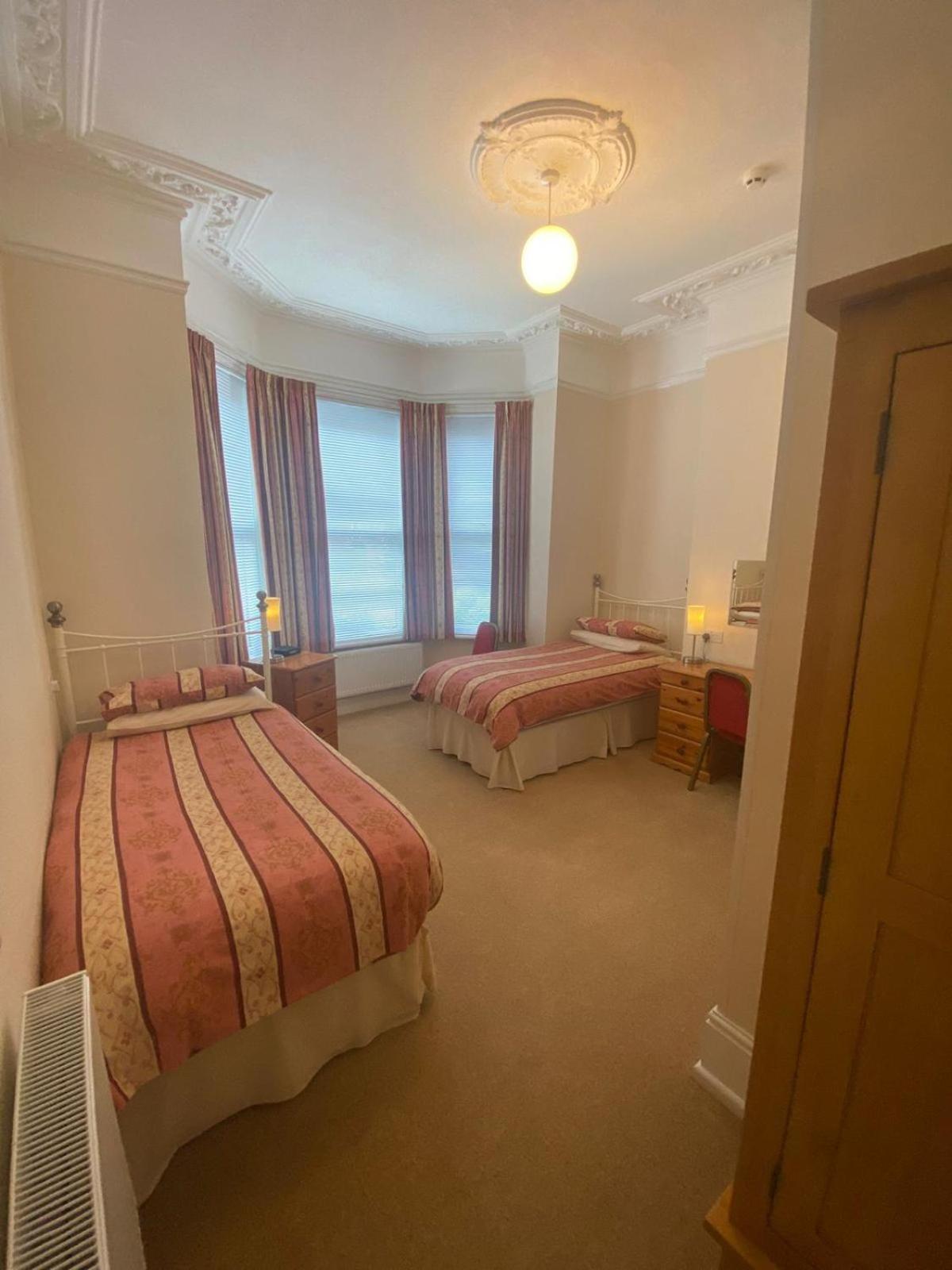 Landguard Lodge Guest House Shipley  Habitación foto
