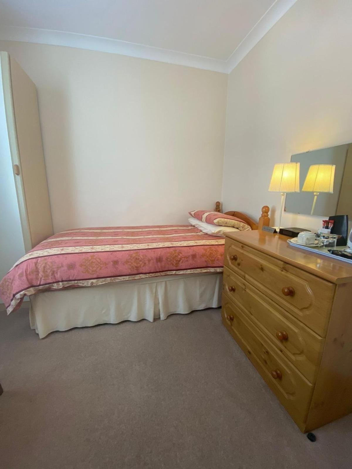 Landguard Lodge Guest House Shipley  Habitación foto